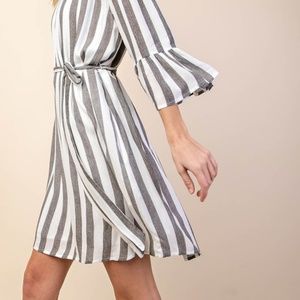 STRIPED DRESS ON/OFF SHOULDERS FLUTTER SLEEVES